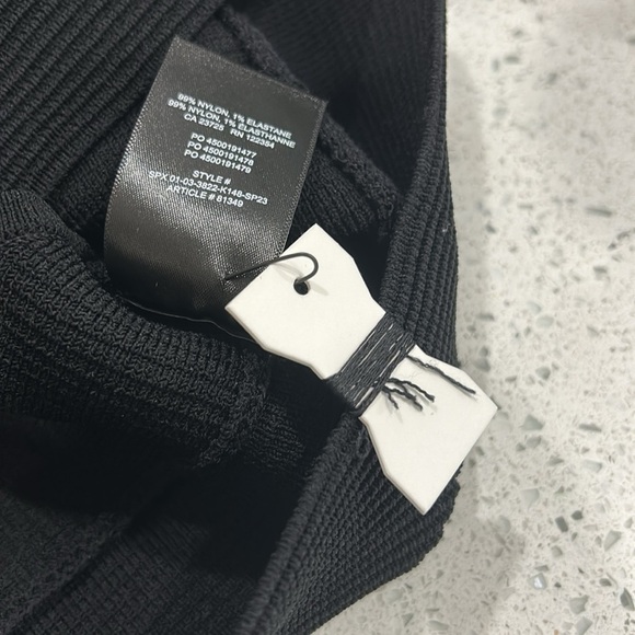 NWOT Aritzia Babaton Sculpt Knit Deep V-Neck Minimalist Crop Tank in Black - L - Picture 8 of 8